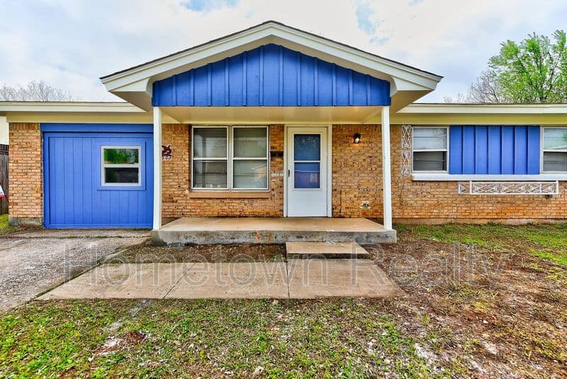 Midwest City House: 1308 McDonald Drive