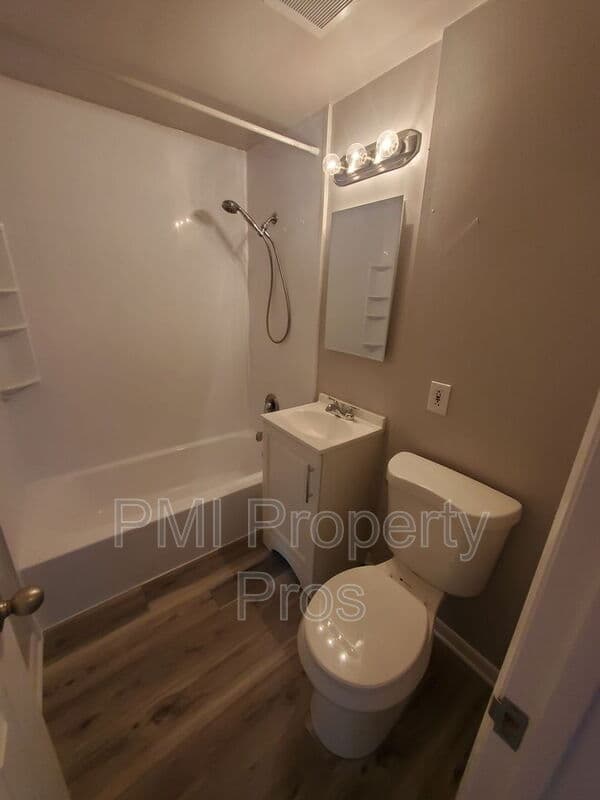 Milwaukee Condo: 159A S 78th St