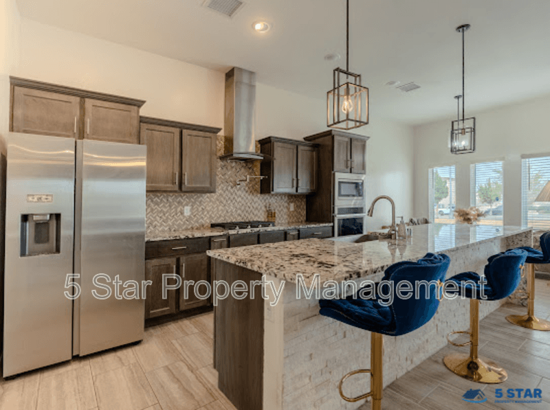 El Paso House: 2233 Mike Price Dr
