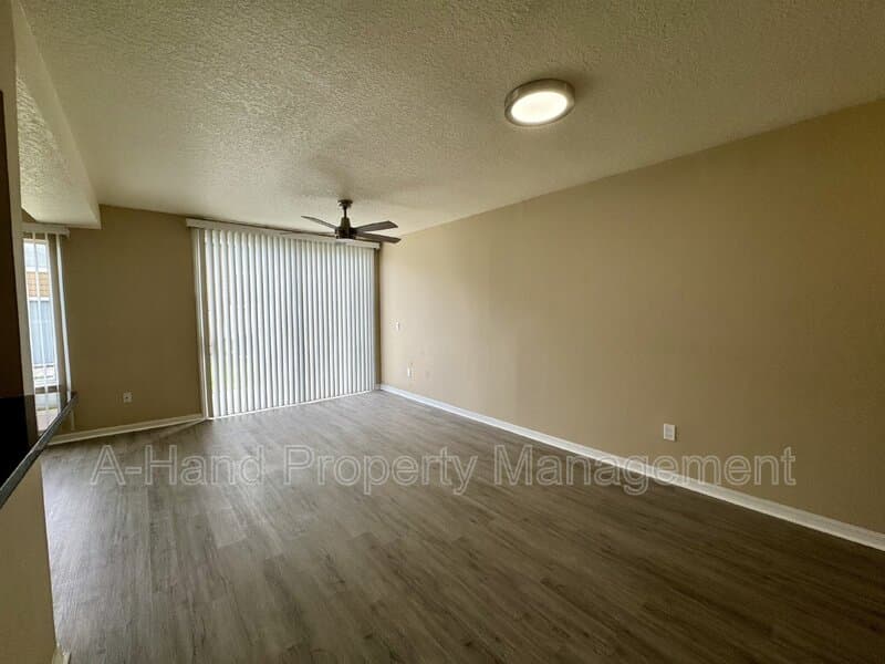 Davenport Condo: 522 Australian Way