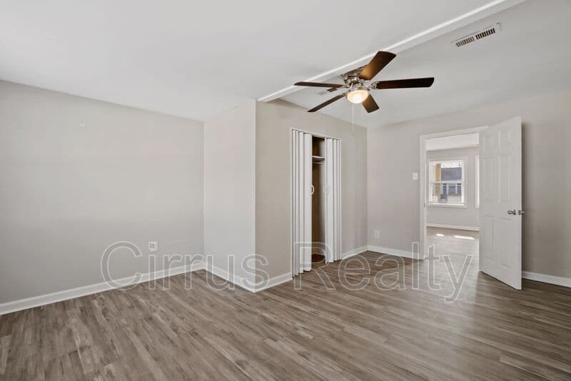 Portsmouth House: 6 Worden Pl