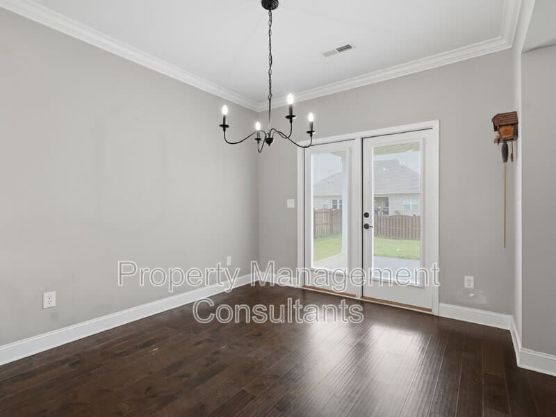 Athens House: 14735 Commonwealth Drive