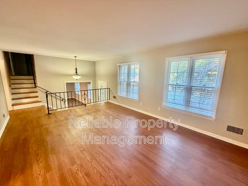 Raleigh House: 7717 Fiesta Way