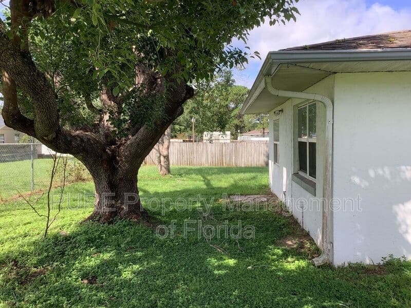Ocala House: 16 Almond Terrace