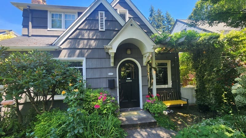 Seattle House: 1210 25th Ave E