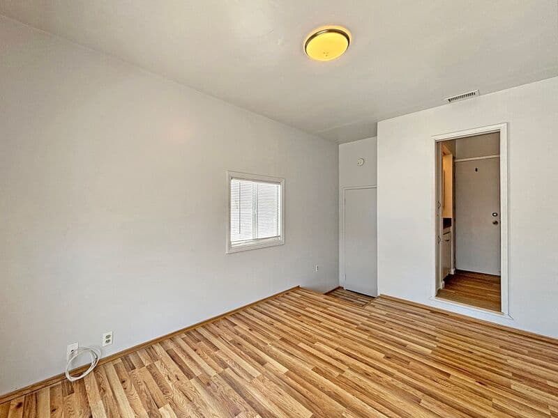 La Mesa House: 7340 W Point Ave