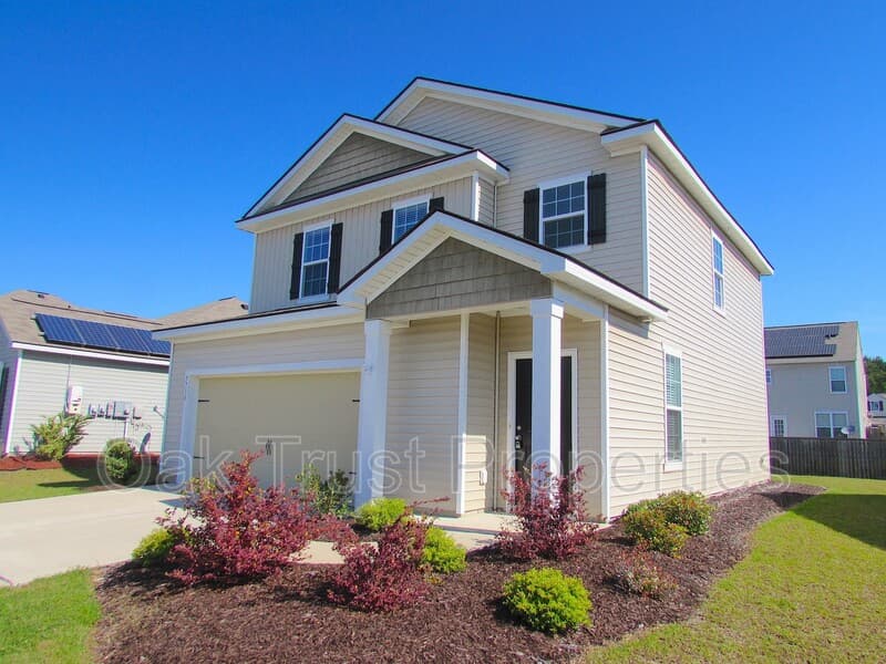 North Charleston House: 7716 Haywood Street
