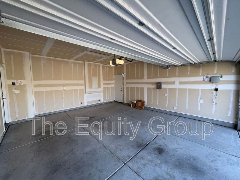 Visalia House: 3215 S Meadowbrook St