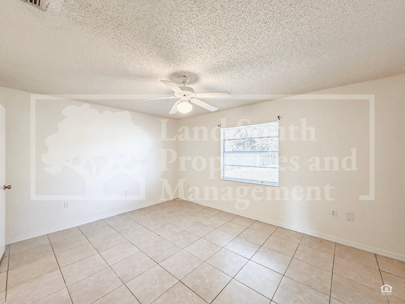 Lakeland House: 5011 Woodgreen Lane