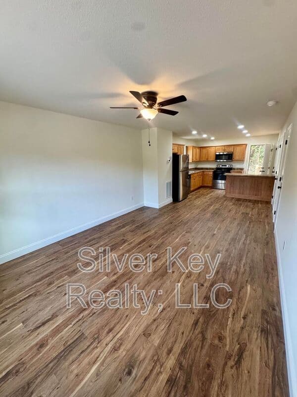 Athens Townhome: 320 Million Street