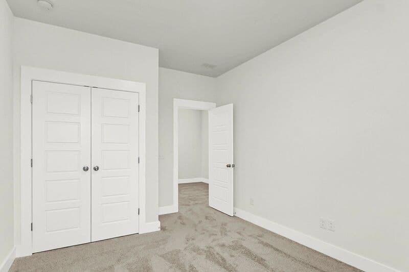 Summerville Townhome: 254 Symphony Ave