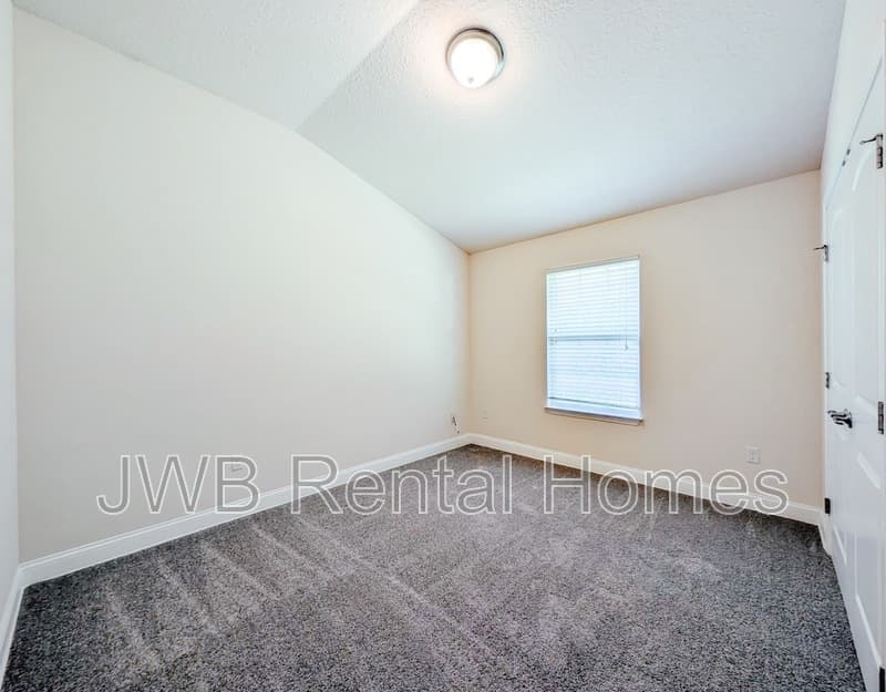 Jacksonville House: 7547 Westland Oaks Dr