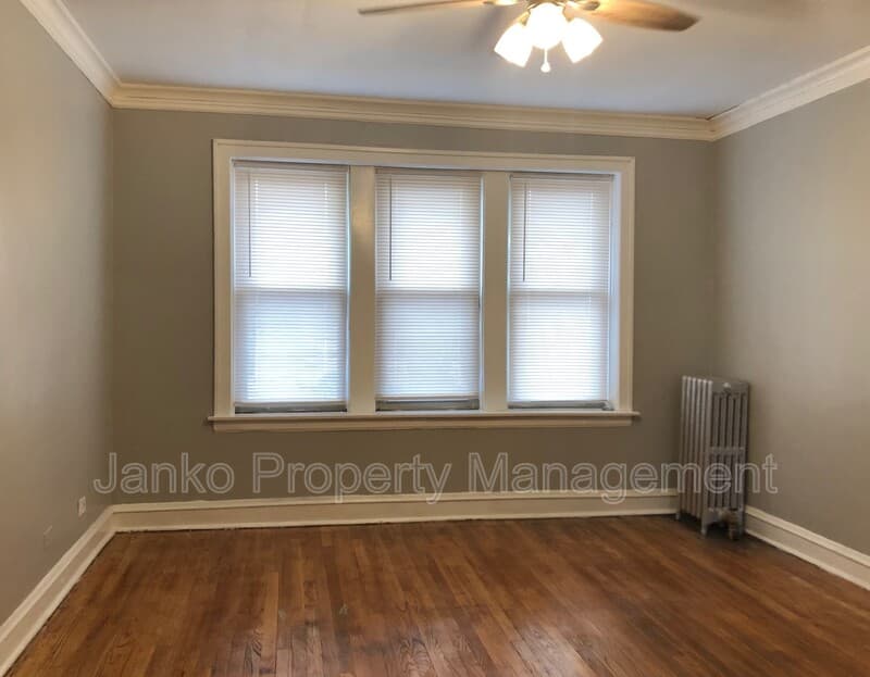 Chicago Condo: 2909 W 56th St