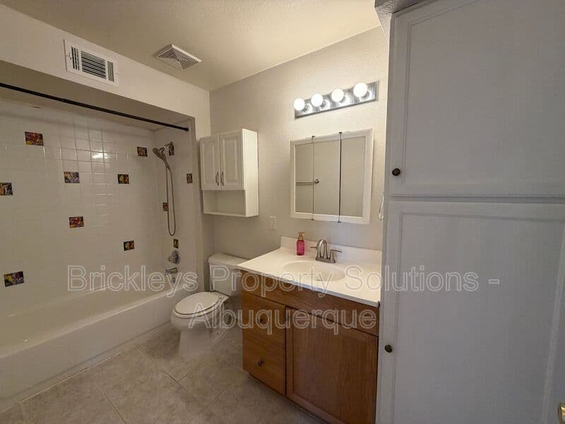 Albuquerque House: 5812 Brahma Dr NW