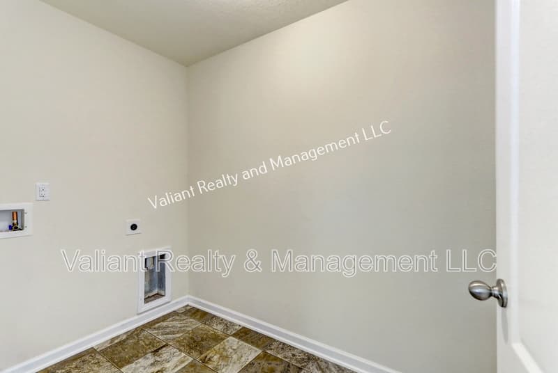 Jacksonville House: 2114 Tyson Lake Drive