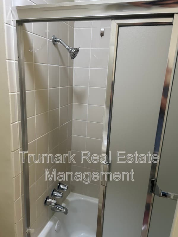 Glendale Condo: 1447 E Broadway