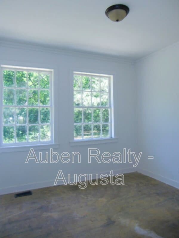 Augusta House: 1914 1/2 Kratha Drive