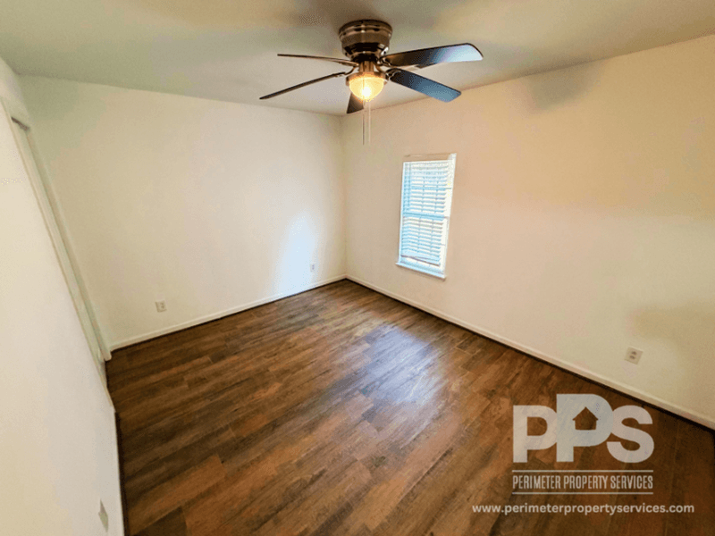 Union City House: 5544 Lakeside Dr
