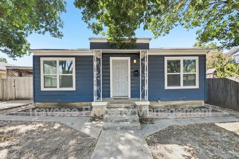 Fort Worth House: 2304 Ryan Ave