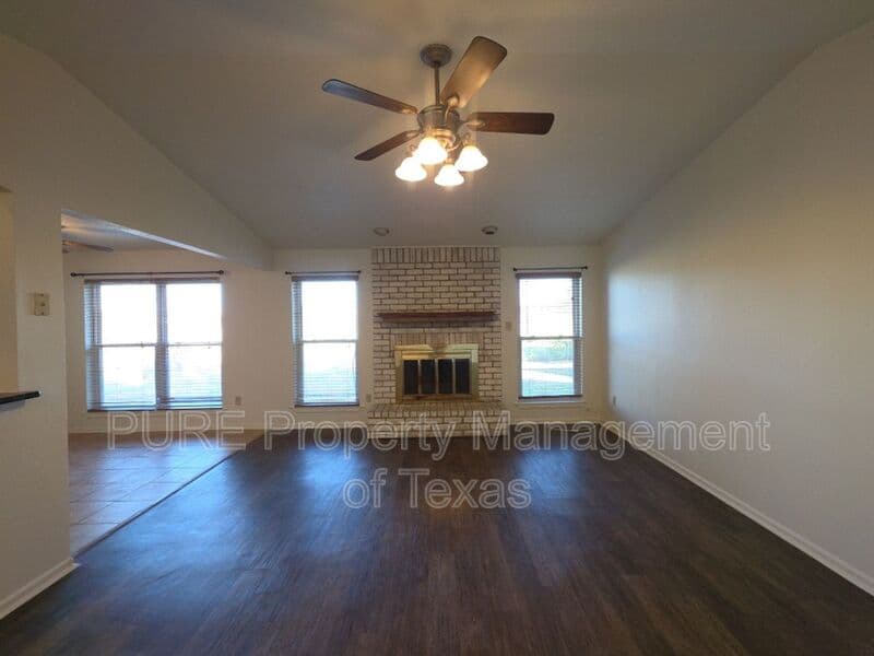 Elgin House: 304 McClendon Dr