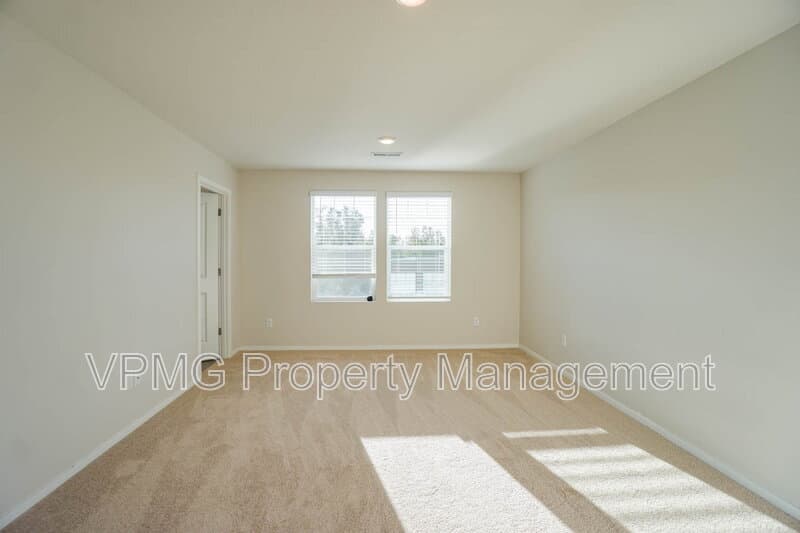 Vancouver House: 2641 Northeast 115th Plaza