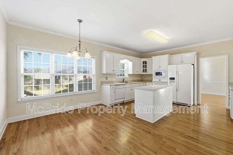 Evans House: 330 Gardenia Drive
