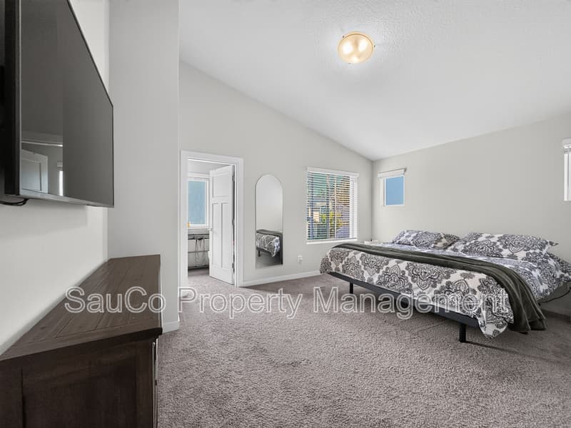 Hillsboro Townhome: 6433 Southeast Genrosa Street - 1