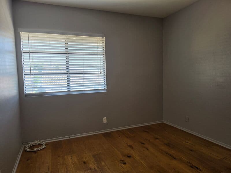 Irvine House: 25 Lucero West