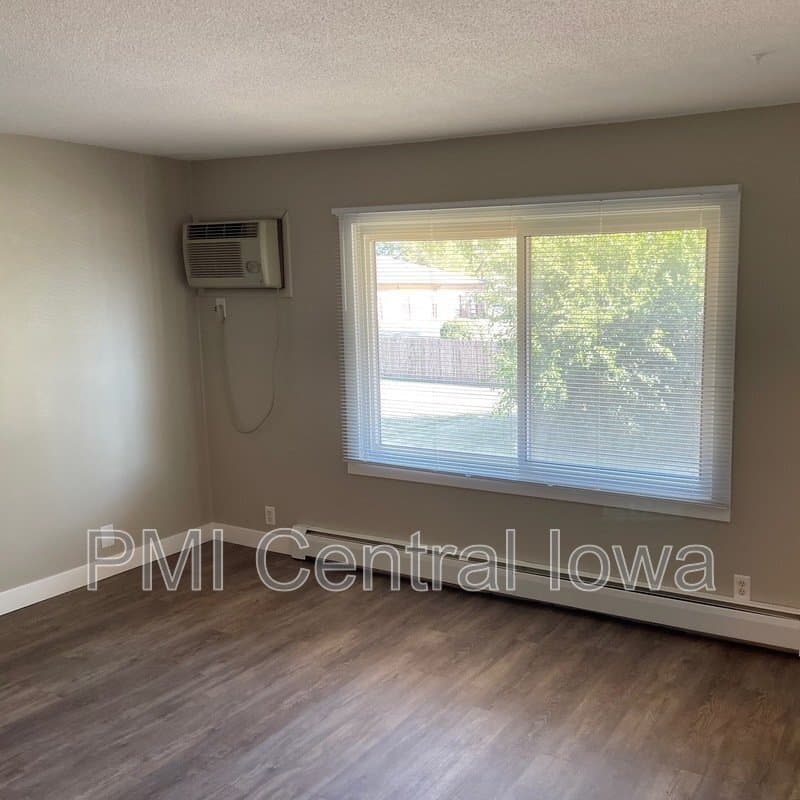 Waukee Condo: 450 Laurel St