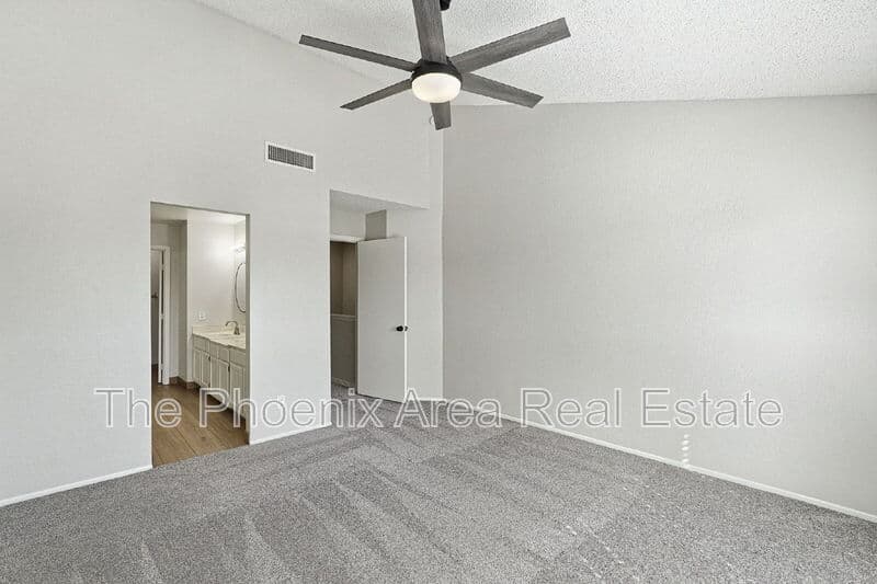 Chandler House: 1115 W Estrella Dr