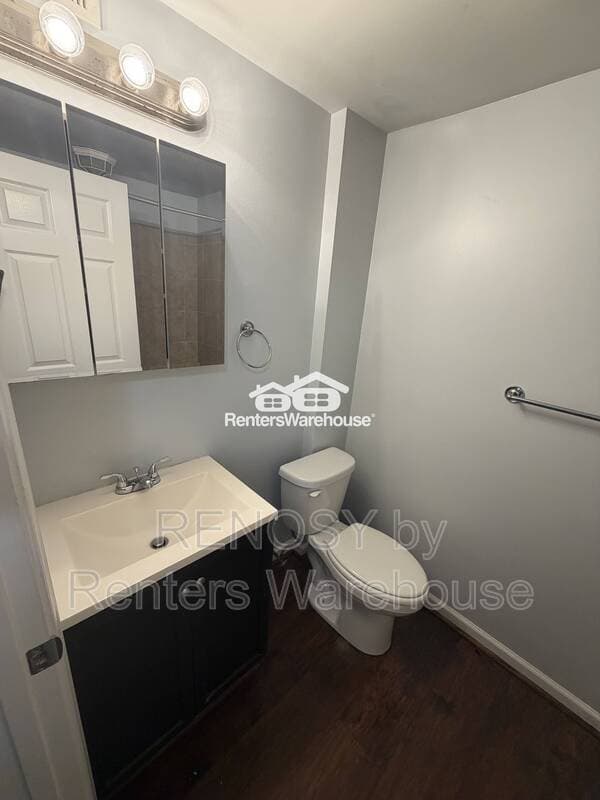 Edgewood House: 907 Woodbridge