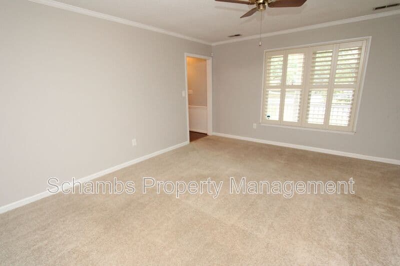 Cary House: 100 Fawn Ct