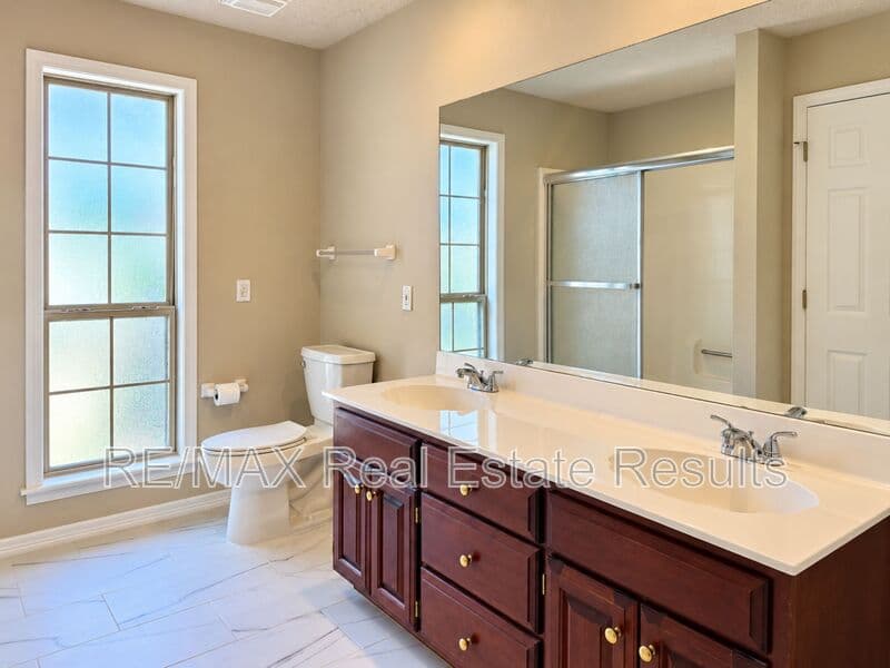 Bentonville House: 306 Old Forge Dr