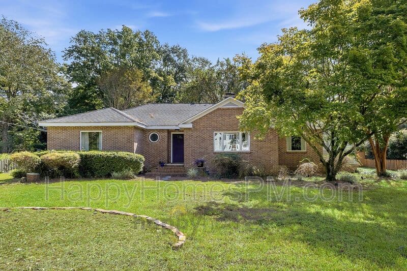 Summerville House: 917 South Main Street