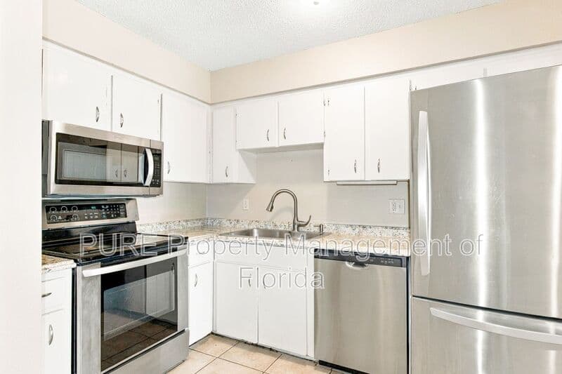 Ocala House: 2040 SE 40th St Rd 1-4