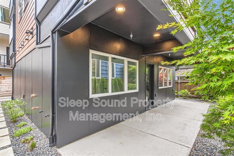 Portland Condo: 2135 SE 12th Ave