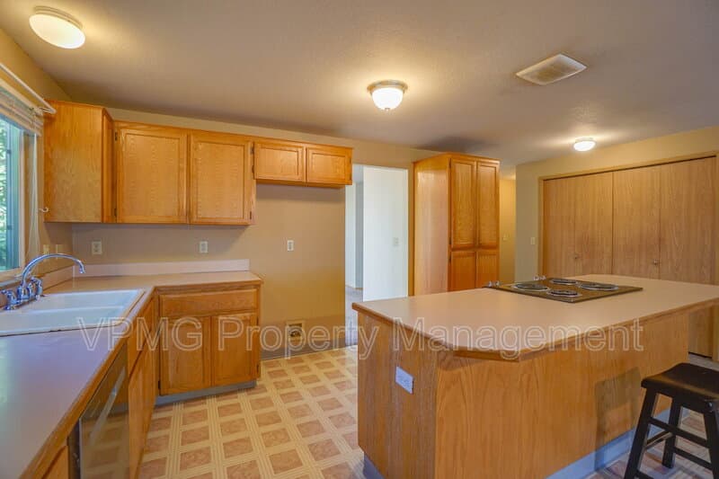 Vancouver House: 15807 NE 40th St