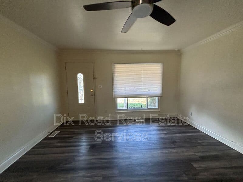 Englewood House: 530 Unger Avenue