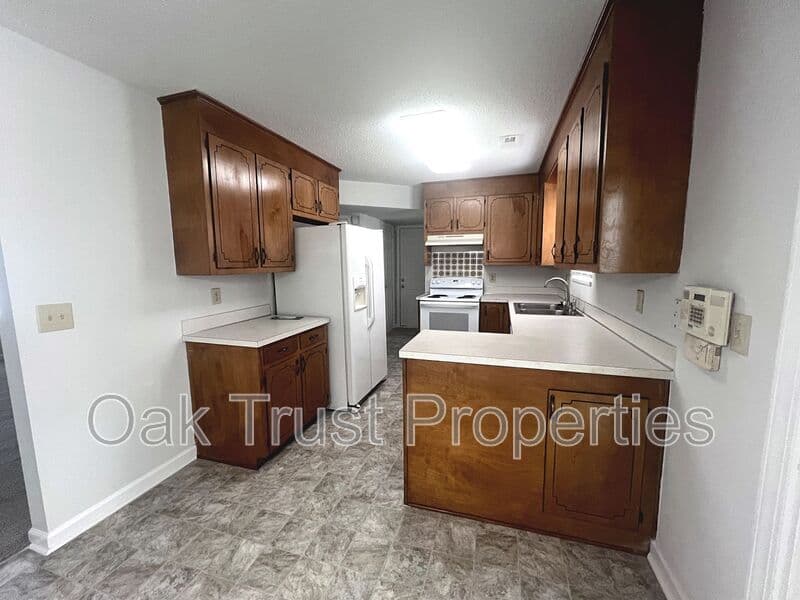 North Charleston House: 6649 Bent Creek Drive