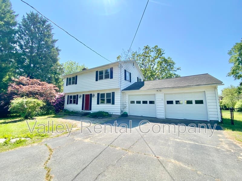Hadley House: 73 Rocky Hill Rd