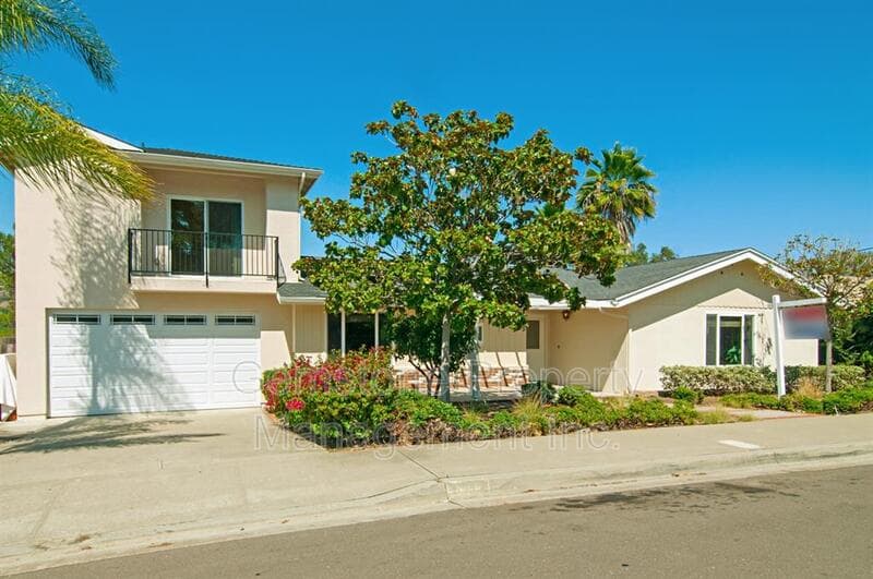 San Diego House: 5385 Brockbank Pl
