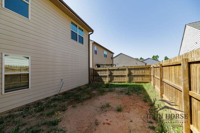 Athens House: 484 Park West Blvd