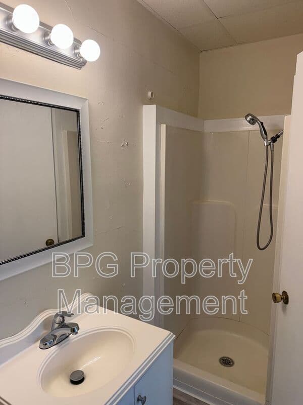 Warrenton Condo: 100 Lee St