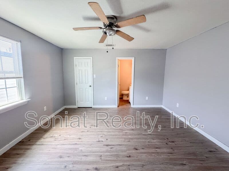 New Orleans Condo: 7760D N Coronet Court