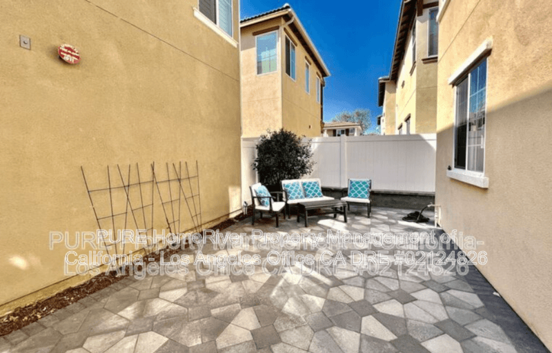 Torrance House: 22754 Meyler Street