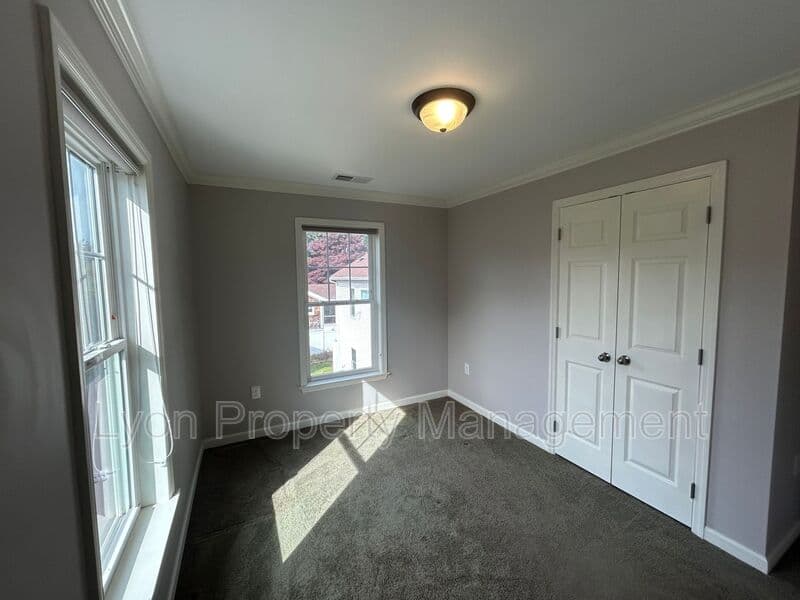 North Kingstown House: 180 Sauga Ave