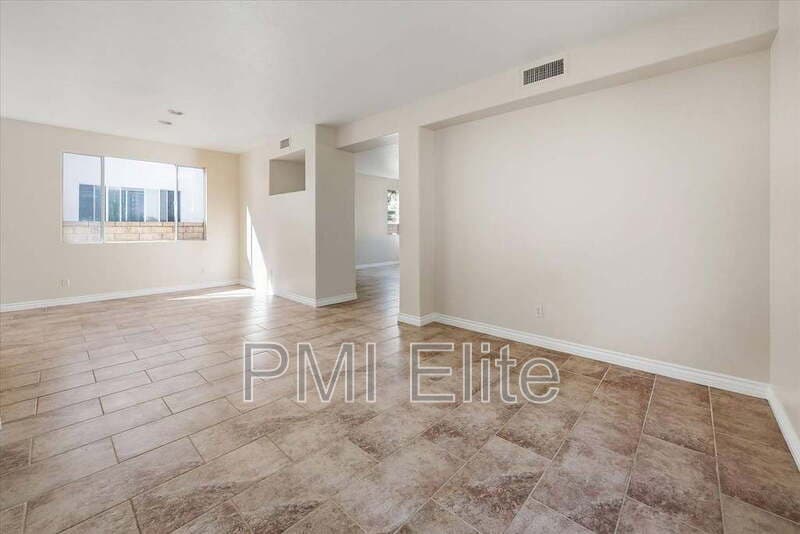 Castaic House: 32029 Cypress Way