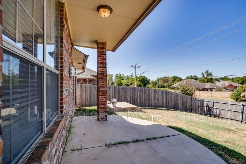 Moore House: 509 Allison Lane
