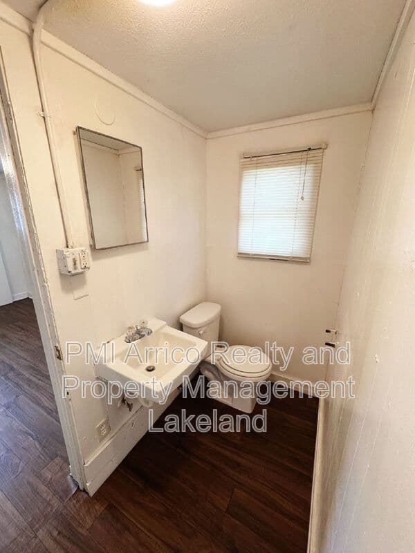Lakeland House: 5608 Old Highway 37