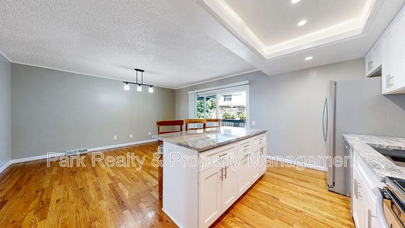 Aurora House: 2946 S Moline Pl